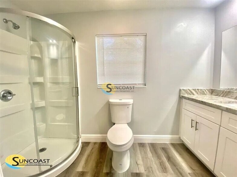 Building Photo - 1419 NE 25th Pl