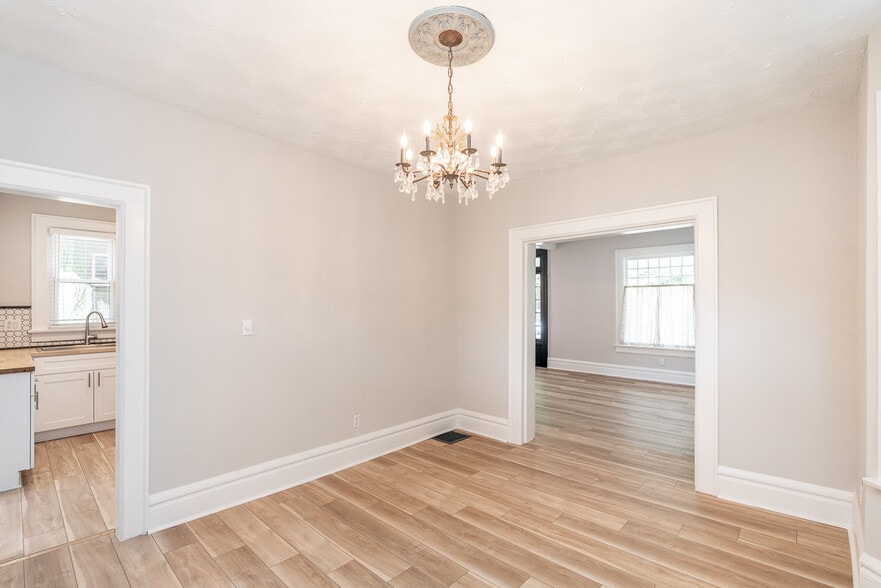 Dining Room - 2435 Summit St