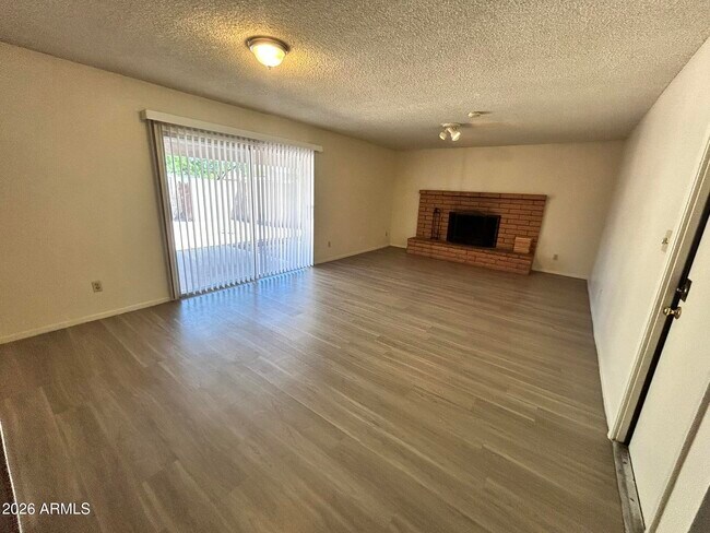 Building Photo - 5309 S River Dr