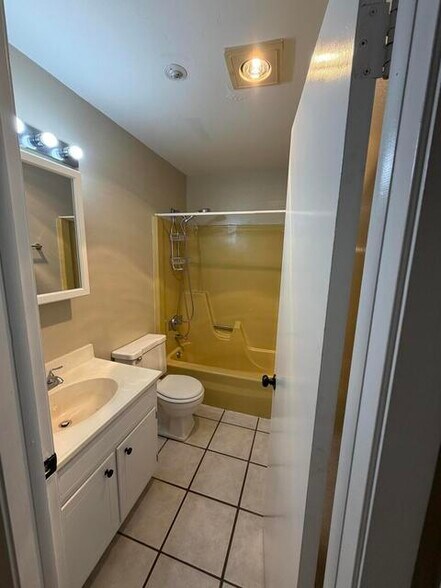Building Photo - 4200 W Rivers Edge Cir