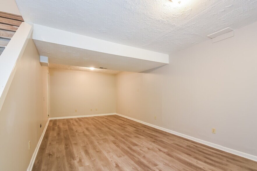 Building Photo - 188 Cherokee Village Dr