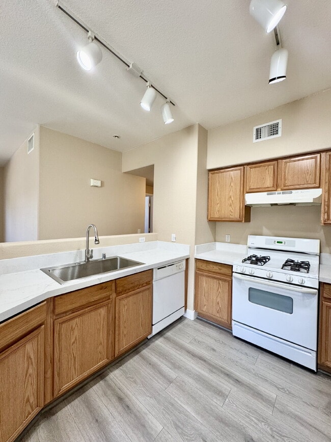 Building Photo - DOWNSTAIRS CONDO | GATED COMMUNITY | CENTENNIAL HILLS | UPDATED 3 BEDROOM