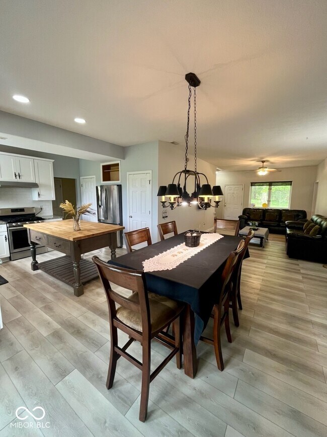 Building Photo - 9459 N State Rd 267