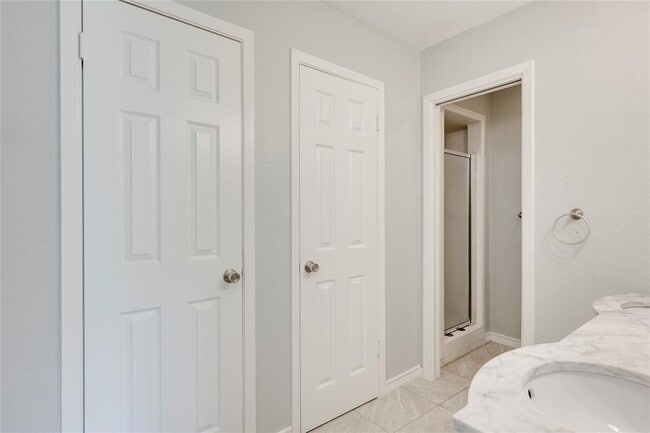 Building Photo - 801 Grassy Knoll