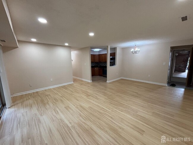 Building Photo - 215 Aspen Dr