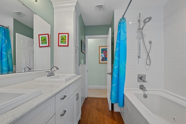 Building Photo - 2325 Barcelona Dr