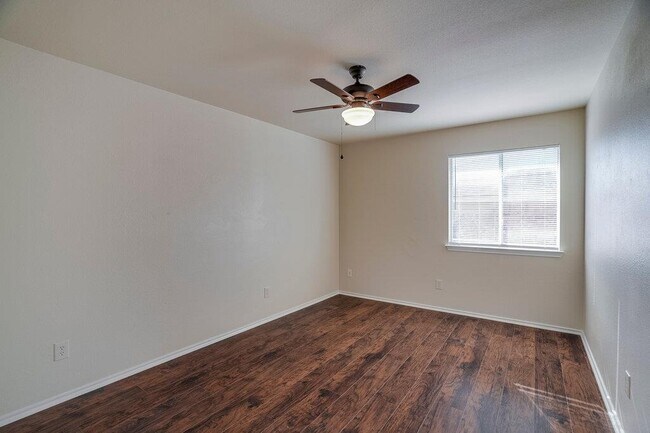 Building Photo - 1313 Honey Blossom Dr