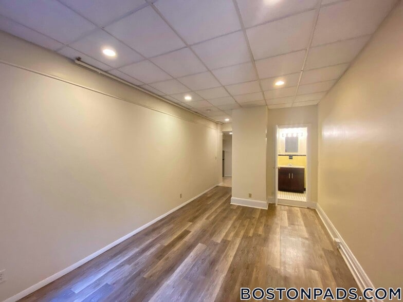 Building Photo - 62 Boylston St