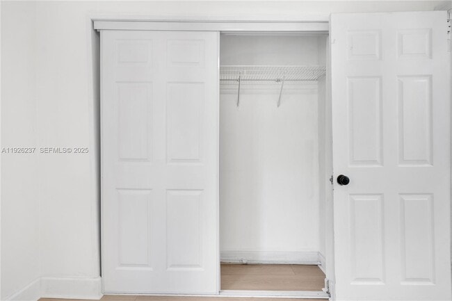 Building Photo - 963 SW 6th St