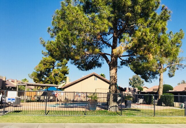 Building Photo - 2/2  Town-homes in Central Phoenix!!