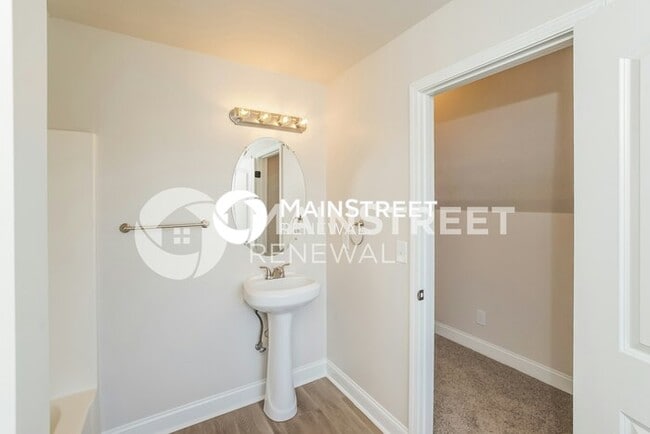 Building Photo - 3 Bedroom Pet-Friendly Home in KNOXVILLE, ...