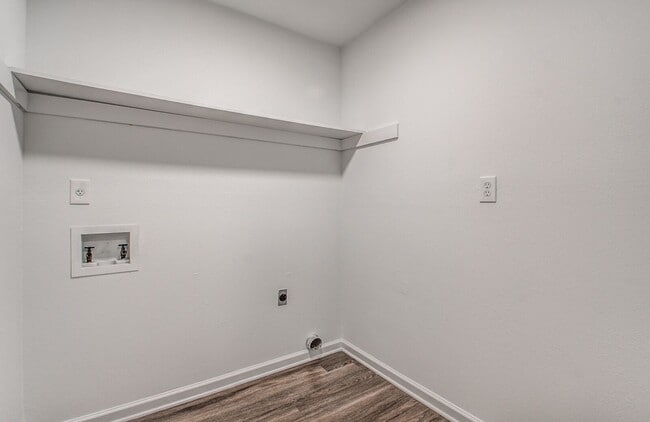 Building Photo - 5624 Annandale Dr