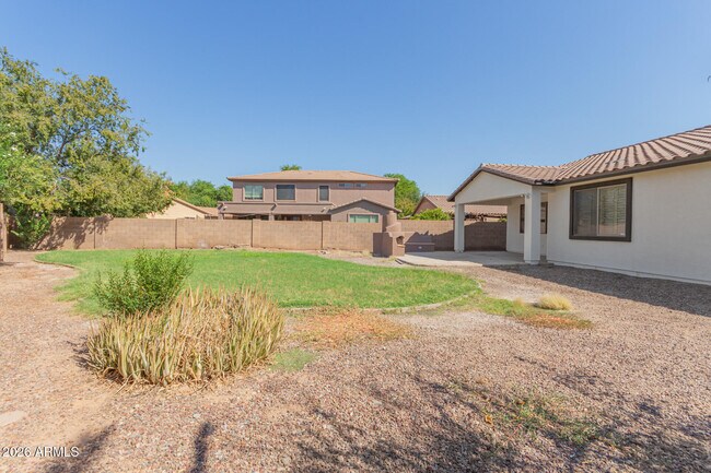 Building Photo - 2206 W Fawn Dr