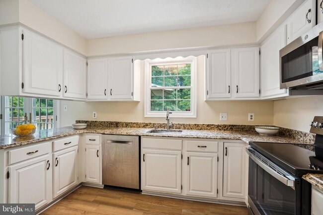 Building Photo - 9708 Locust Hill Dr