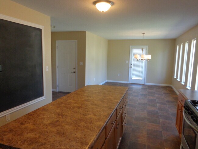 Building Photo - 136 Prairie Falcon Parkway