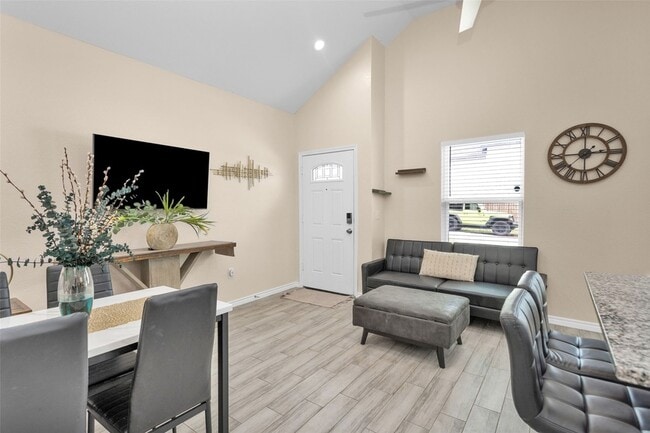 Building Photo - 286 Westchase St