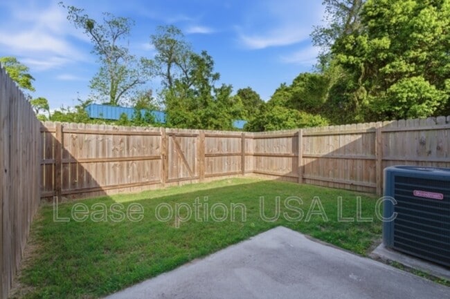 Building Photo - 34 Pine St