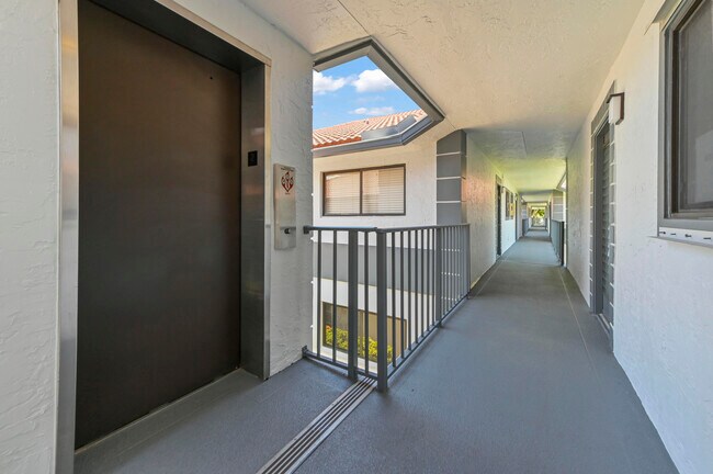 Building Photo - 15234 Lakes of Delray Blvd