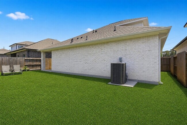 Building Photo - 9738 Champion Heavens Dr