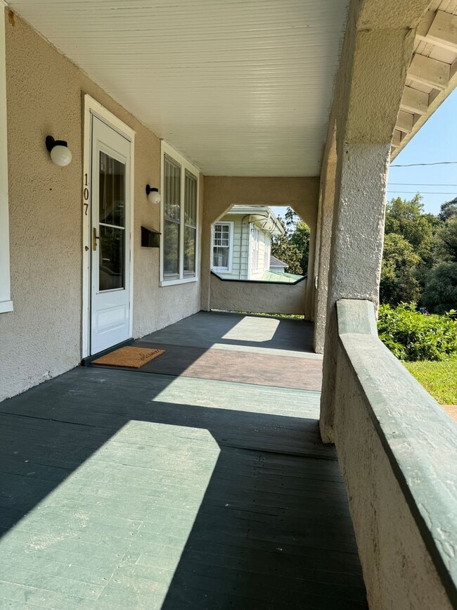 Building Photo - 3 Bedroom || 1.5 Bathroom Home