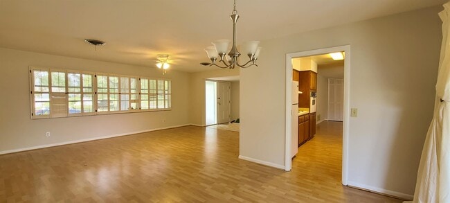 Building Photo - 1329 Fairfield Dr