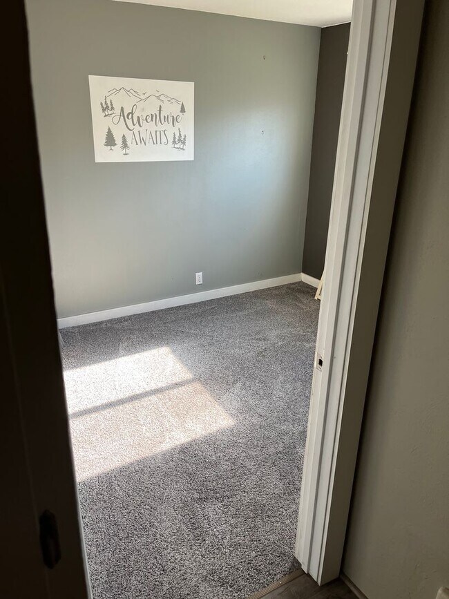 Building Photo - 3-bedroom 2 bath Corner Lot