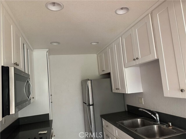Building Photo - 8515 Villa La Jolla Dr
