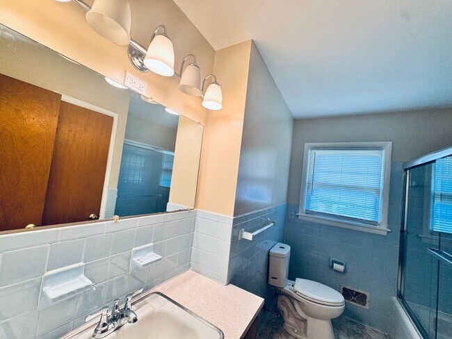 Building Photo - 113 Hydaway Dr