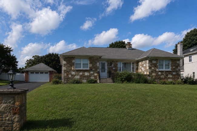 Building Photo - 9724 Bridle Rd