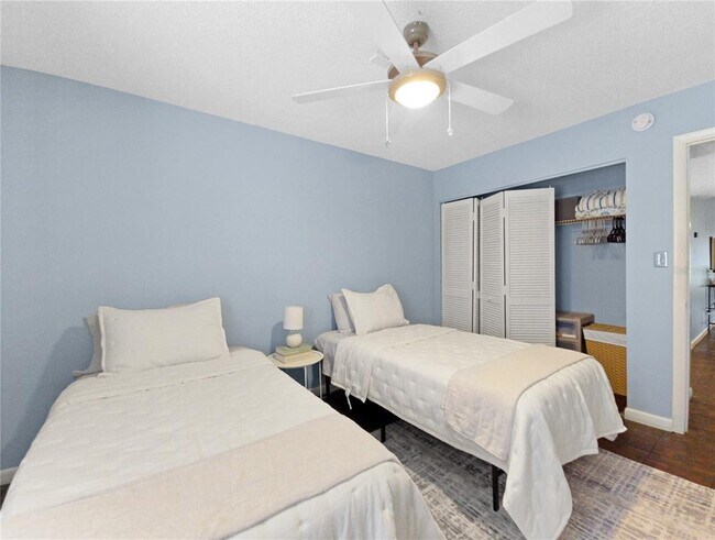 Building Photo - 553 Fairways Cir