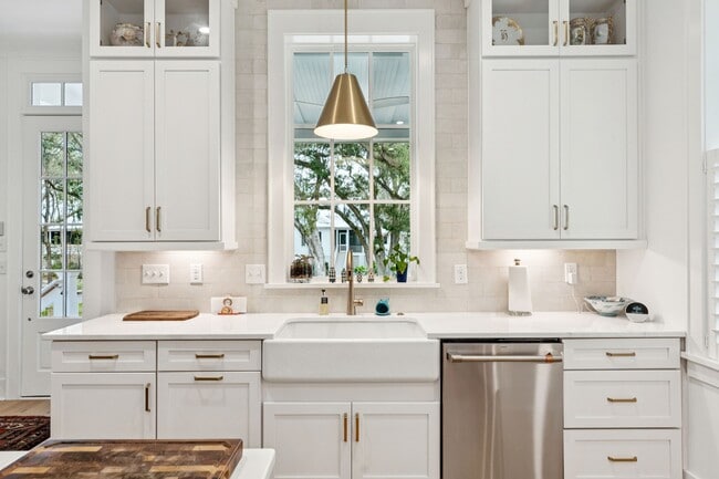 Building Photo - 9013 Stern Aly