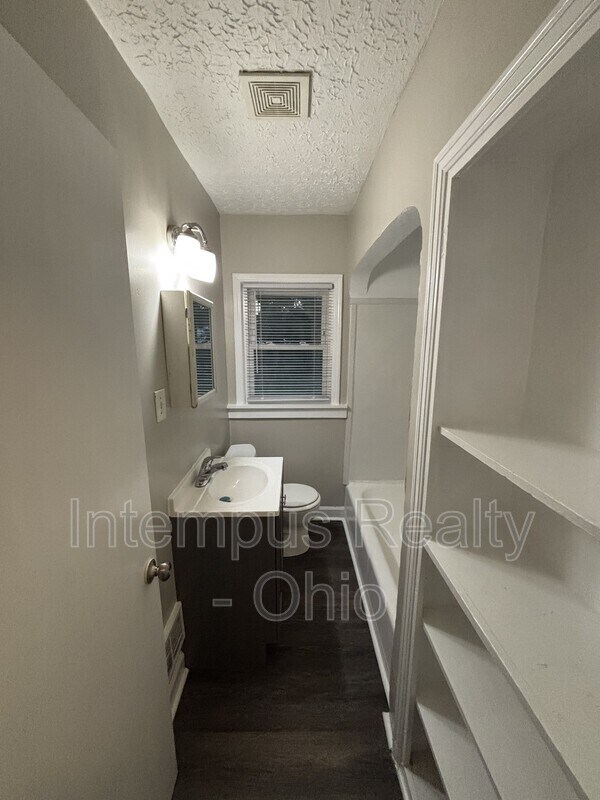 Building Photo - 692 S Wheatland Ave