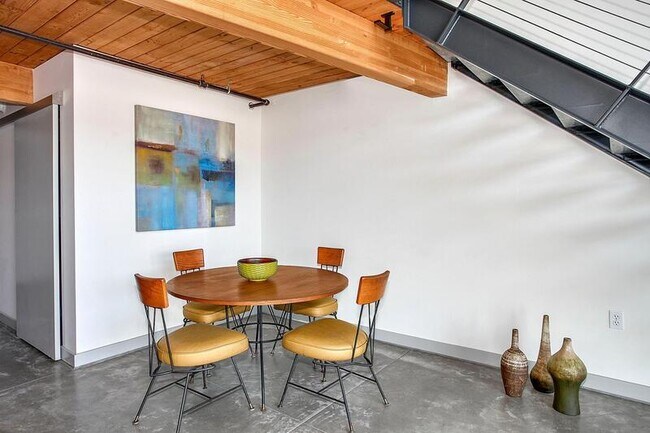 Building Photo - 401 9th Ave N