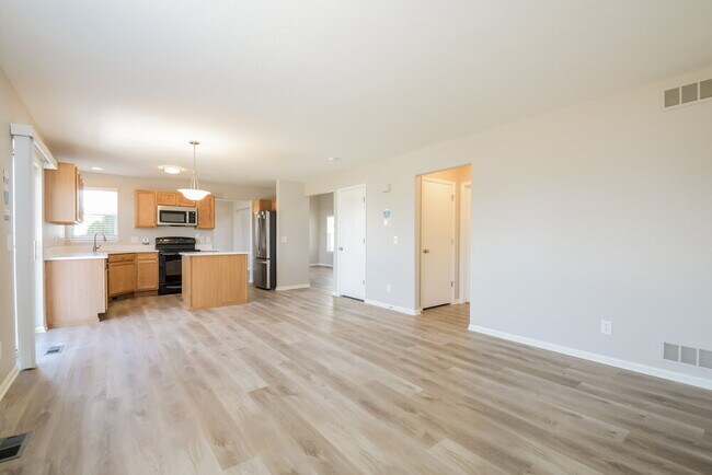 Building Photo - 11983 Dahlia Dr