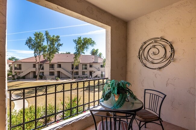 Building Photo - Resort-Style Living in the Heart of Scotts...