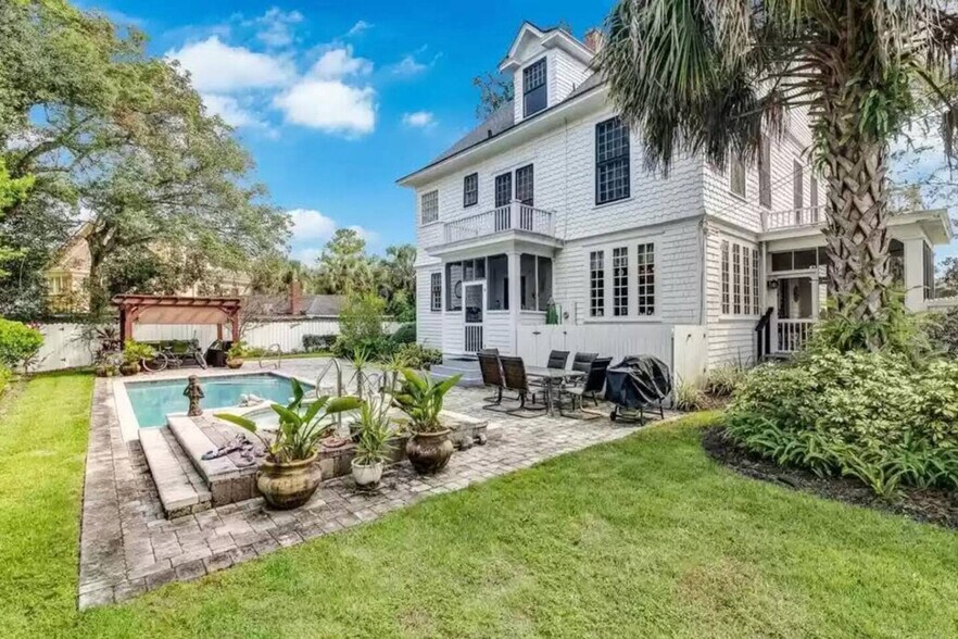 Building Photo - 406 NE 7th Ave