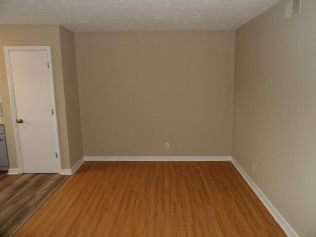 Building Photo - 35 Ashwood Ct