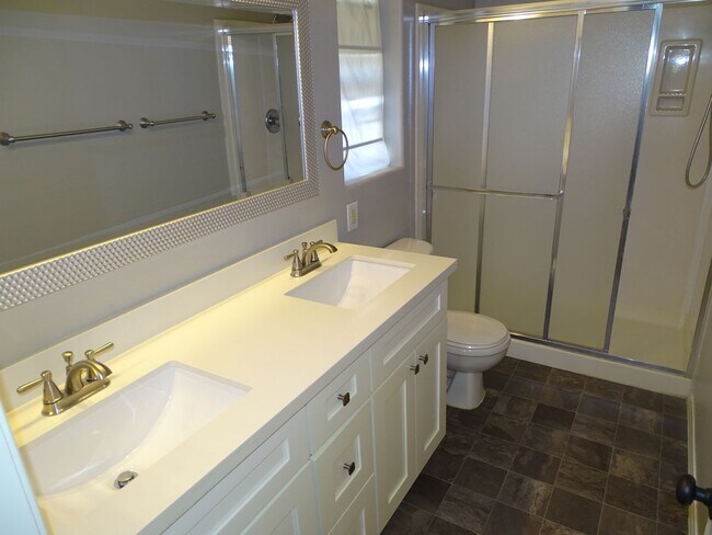 Building Photo - 3 Bed Southwest Home Convenient To The Durango Station Casino