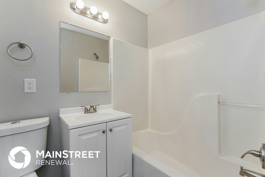 Building Photo - 1217 Kendall Dr