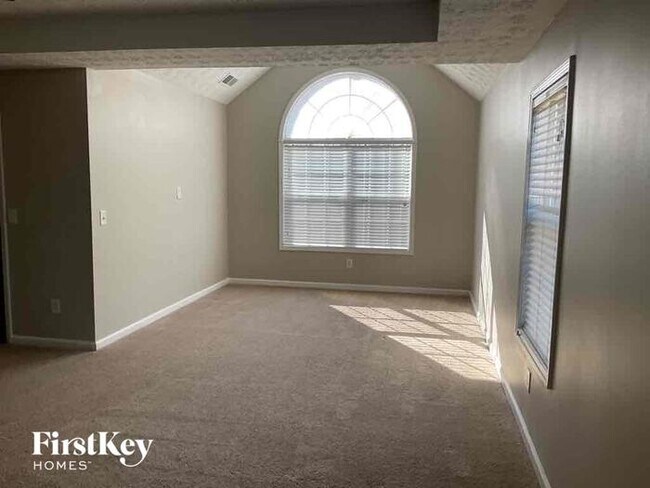 Building Photo - 221 Long Needle Dr