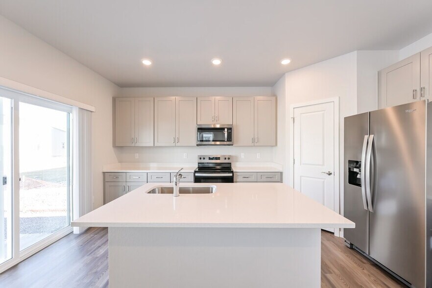 Building Photo - 1399 Orchard St