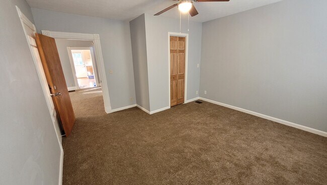 Building Photo - 351 Short St