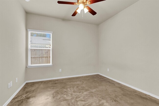 Building Photo - 15841 Beechnut Dr