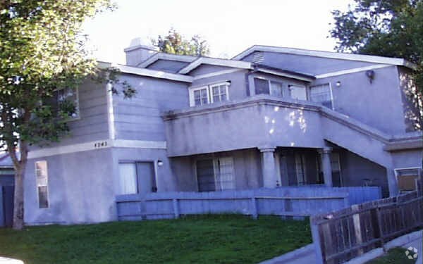 Building Photo - 4243 Van Dyke Ave