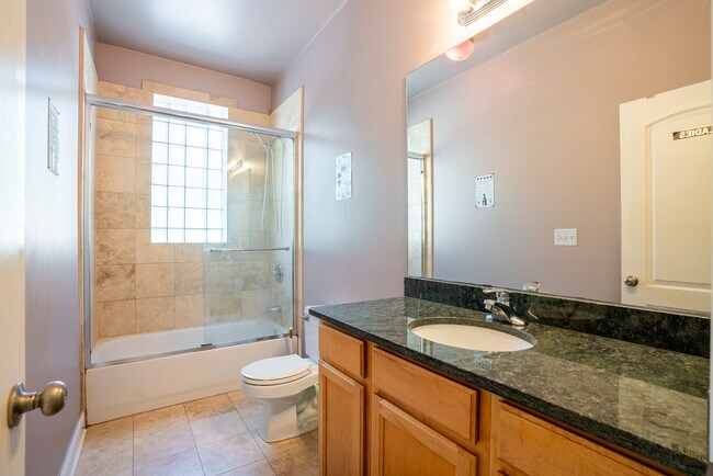 Building Photo - 2337 W Maypole Ave
