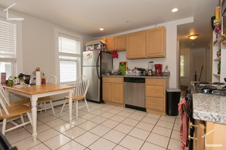 Building Photo - 29 Brackett St