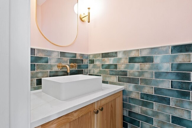 Building Photo - Beautiful 5 Bedroom Home in Dansforth Neighborhood