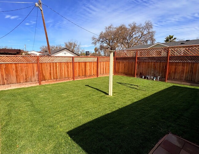 Building Photo - 210 Las Flores Ave