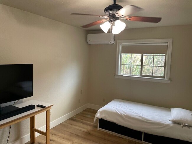 Building Photo - This Anderson Home is a Must See! Amazing ...