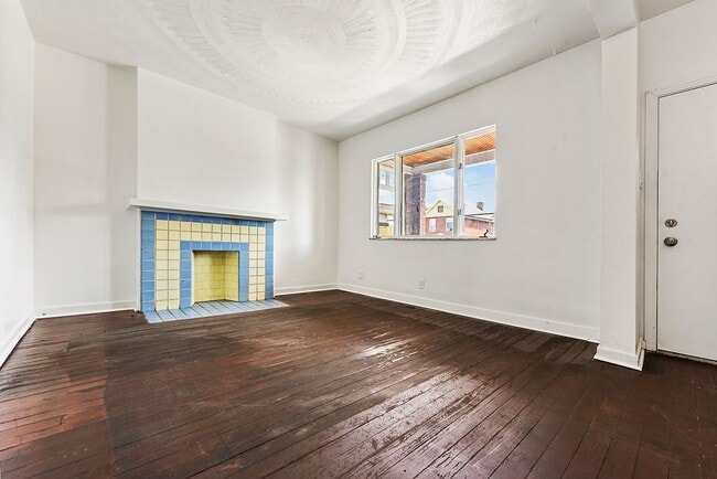 Building Photo - Remodeled 2 bedroom with backyard